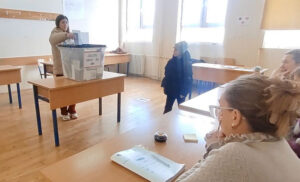 На Косову и Метохији данас се одржавају ванредни парламентарни избори